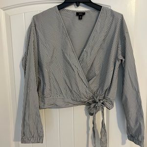 Button in the top to close chest if wanted. Worn once!